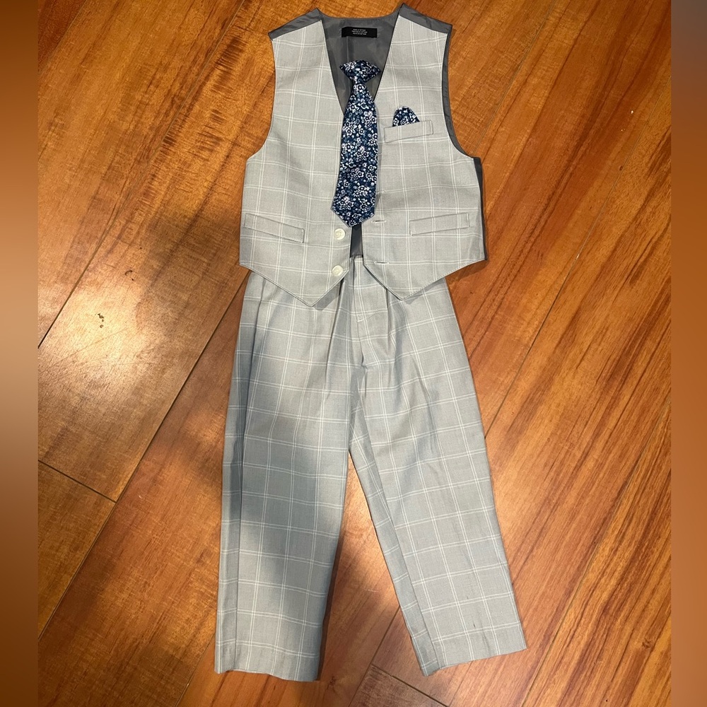 Dress pants/vest/tie set